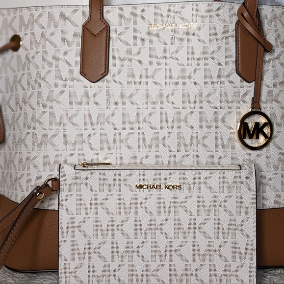 SOLD Michael Kors vanilla Brown drawstring tote - Picture 5 of 10